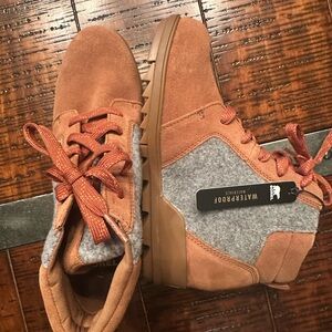 NWOB Sorel Wedge Ankle Boots in Tan and Gray